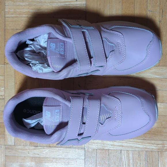 New Balance Velcro Sneakers - Picture 1 of 4